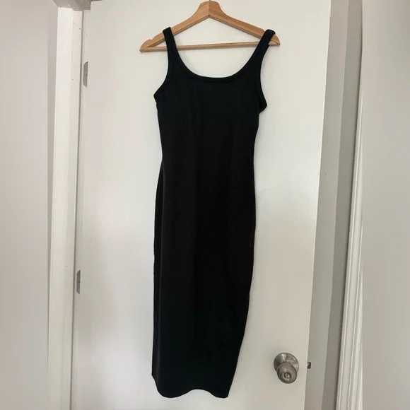 Vuori Halo Essential Dress Heathered Black Sleeveless Tank - Picture 2 of 5